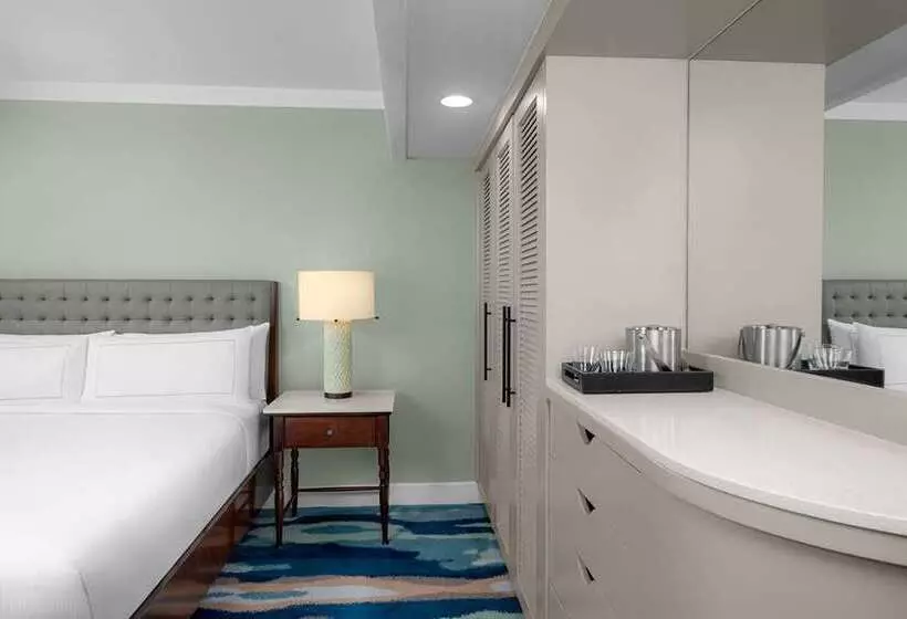 اتاق استاندارد با تخت بزرگ, Amway Grand Plazacurio Collection By Hilton