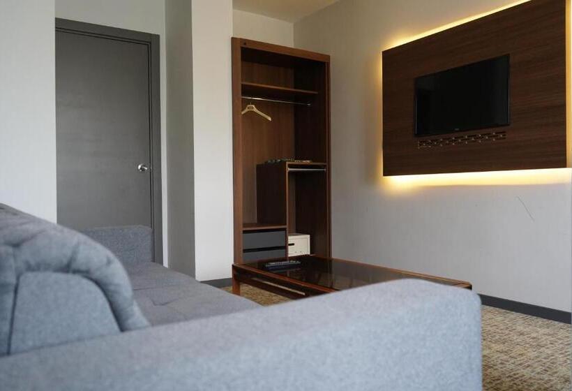سوییت خانوادگی, Kirci Thermal & Spa