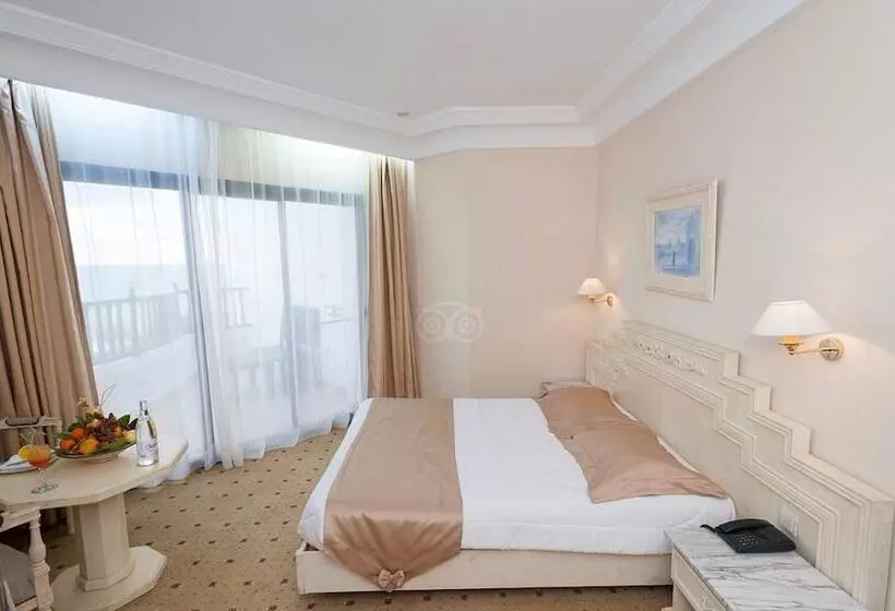 اتاق خانوادگی, L Orient Palace Resort And Spa