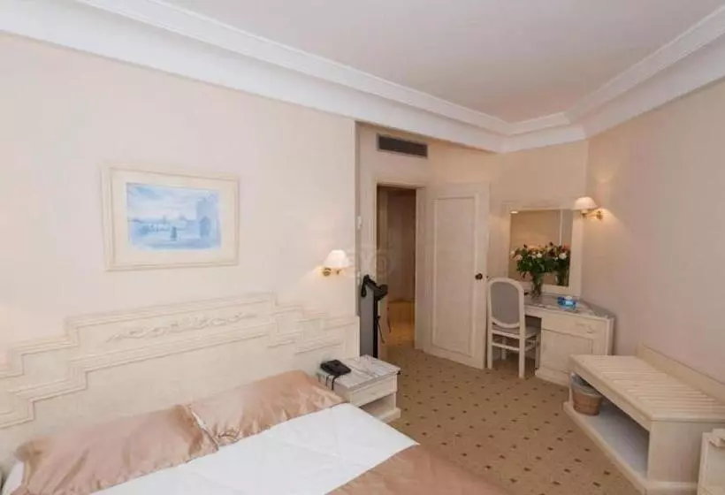 اتاق استاندارد با چشم‌انداز دریا, L Orient Palace Resort And Spa