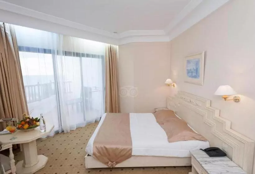 اتاق استاندارد یک نفره با چشم‌انداز دریا, L Orient Palace Resort And Spa