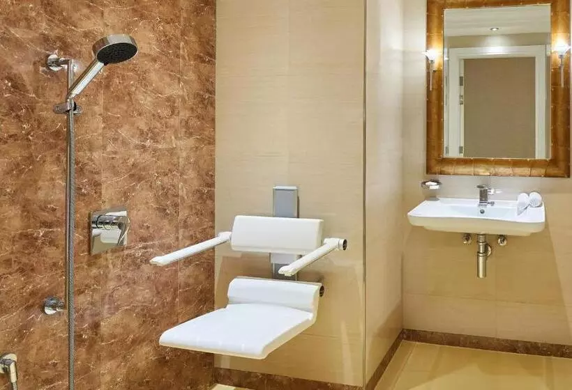 اتاق لوکس با تخت بزرگ, Sheraton Cairo Hotel & Casino