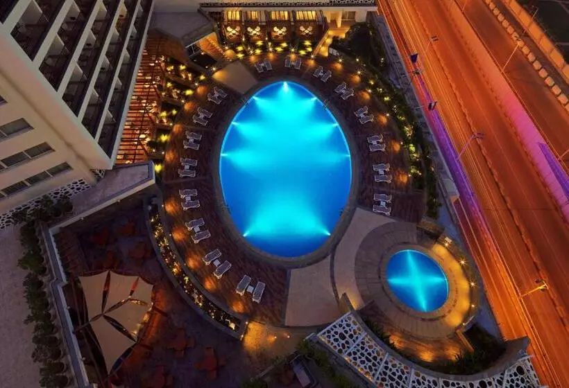 اتاق لوکس با چشمانداز استخر, Sheraton Cairo Hotel & Casino