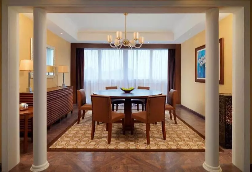 سوئیت پرزیدنت, Sheraton Cairo Hotel & Casino