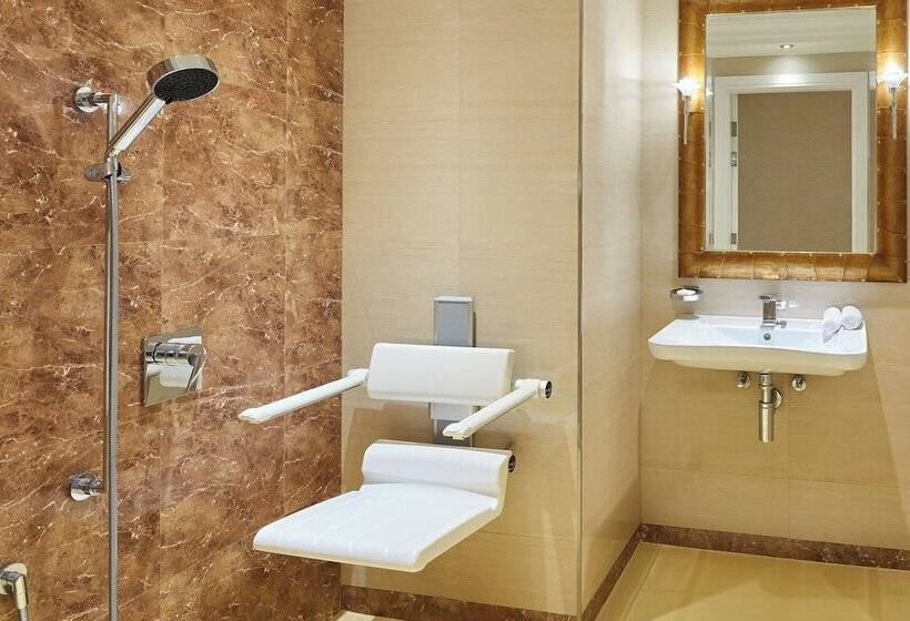 اتاق لوکس با چشمانداز استخر, Sheraton Cairo Hotel & Casino