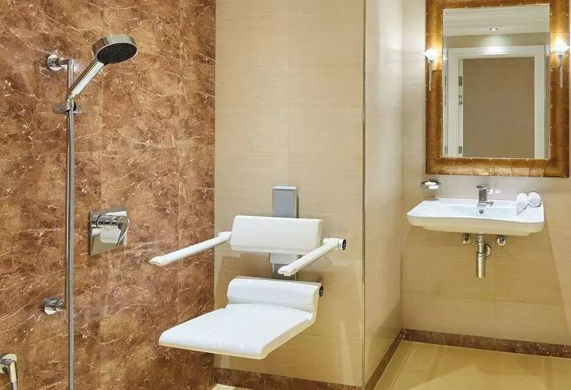 اتاق لوکس با چشمانداز استخر, Sheraton Cairo Hotel & Casino