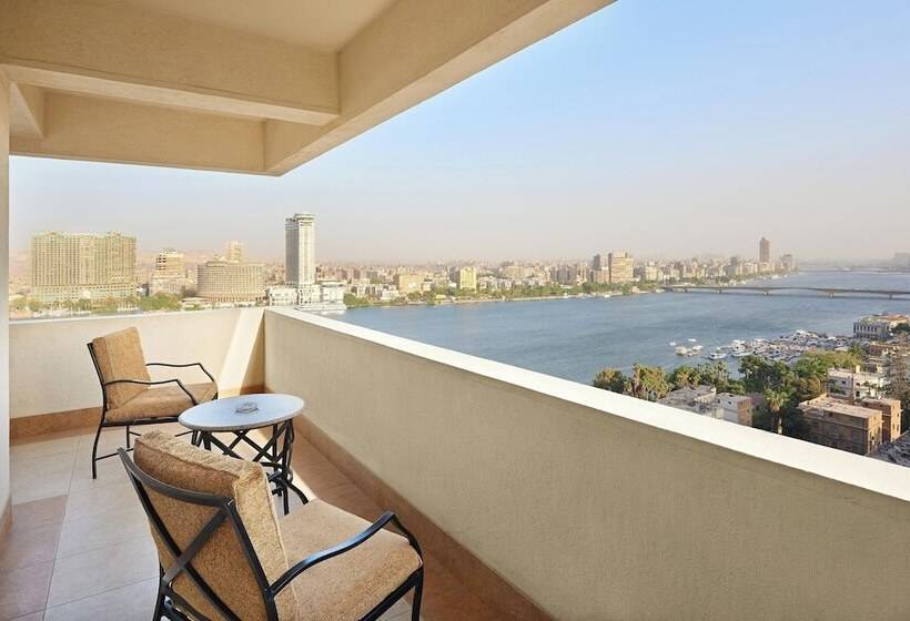 اتاق لوکس با چشمانداز استخر, Sheraton Cairo Hotel & Casino