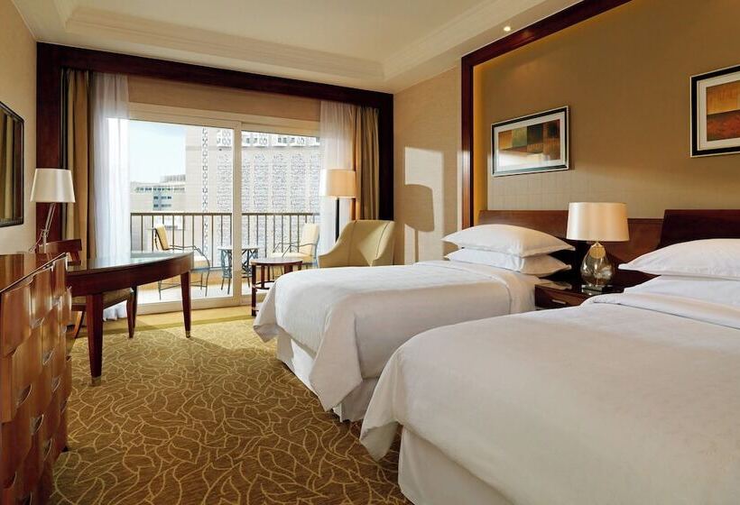 اتاق لوکس با چشم‌انداز استخر, Sheraton Cairo Hotel & Casino