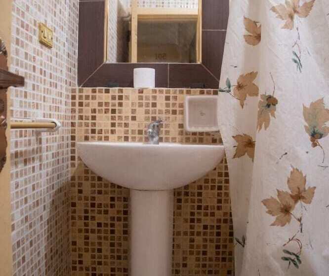 اتاق استاندارد یک نفره, The New Garden Palace