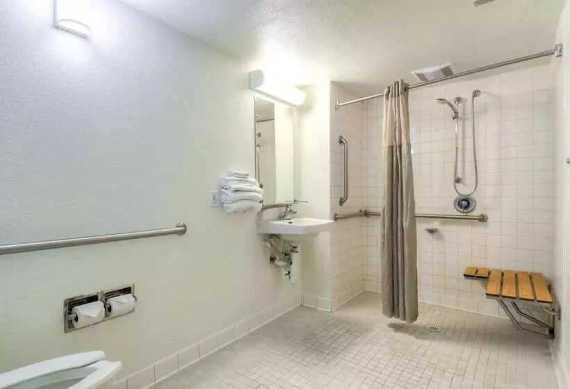 اتاق استاندارد برای معلولان, Motel 6pomona, Ca  Los Angeles
