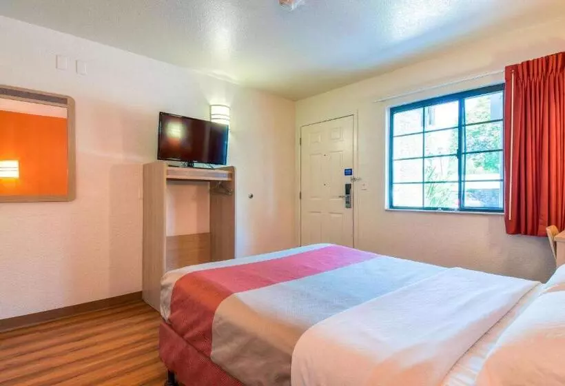 اتاق استاندارد برای معلولان, Motel 6pomona, Ca  Los Angeles
