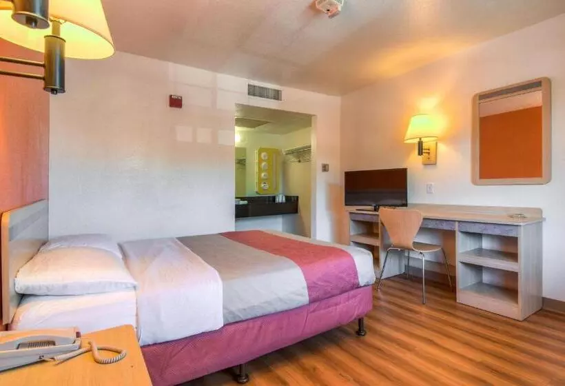 اتاق استاندارد برای معلولان, Motel 6pomona, Ca  Los Angeles