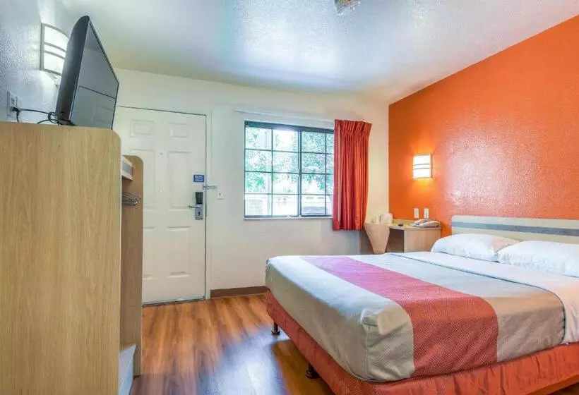 اتاق استاندارد برای معلولان, Motel 6pomona, Ca  Los Angeles