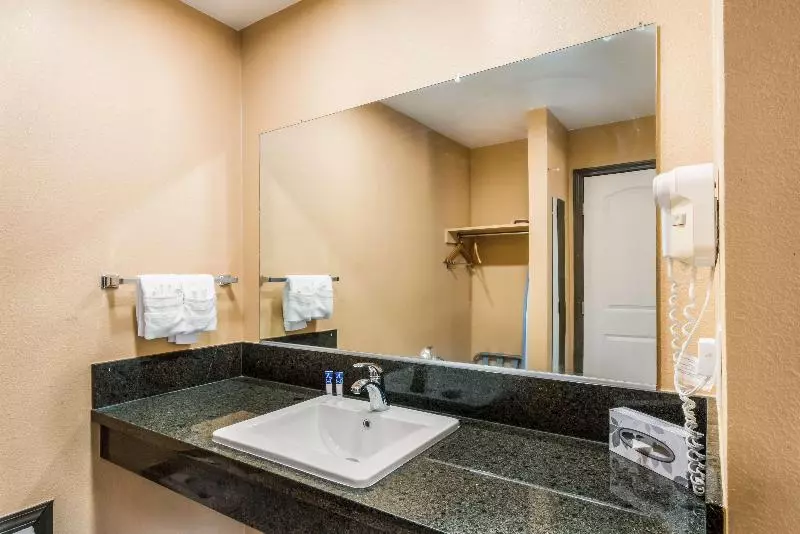 اتاق استاندارد با تخت بزرگ برای معلولان, Americas Best Value Inn Ukiah