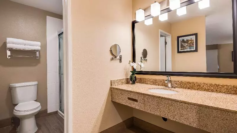 سوئیت با تخت بزرگ, Best Western Plus Heritage Inn