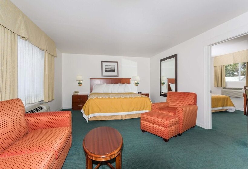 جناح, Days Inn By Wyndham Kimball