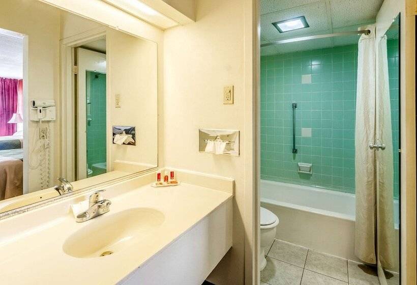 غرفه قياسيه سريرين مزدوجين, Econo Lodge