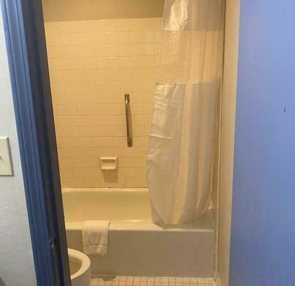 اتاق استاندارد, Fairview Inn Greensboro Airport