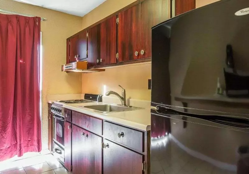 اتاق استاندارد با تخت بزرگ, Quality Inn & Suites Cameron Park Shingle Springs