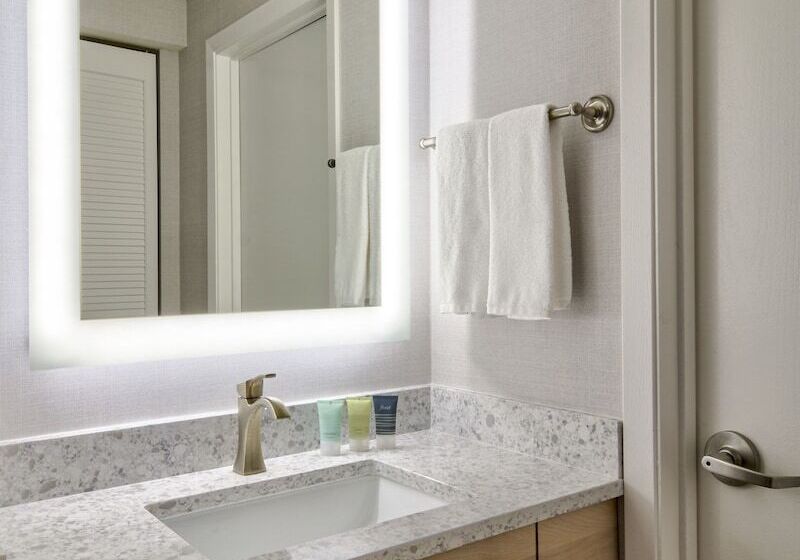 2-Bedroom Classic Apartment, Hallmark Resort   Newport