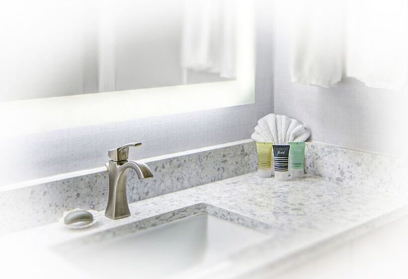 2-Bedroom Classic Apartment, Hallmark Resort   Newport