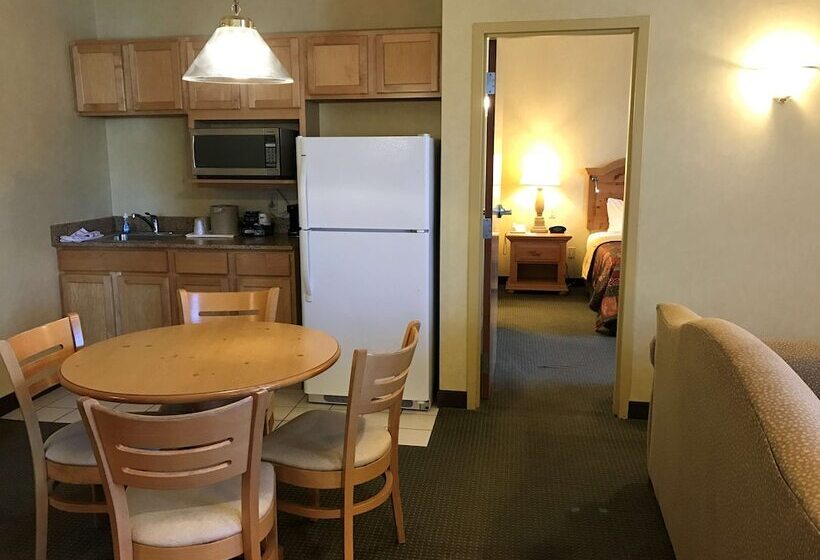 Люкс с гидромассажем, Best Western Plus Revere Inn & Suites