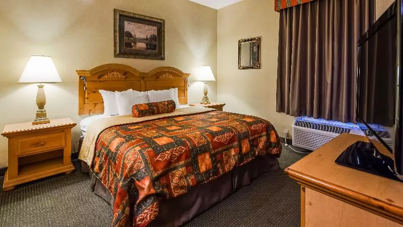 キングサイズベッドのスイートルーム, Best Western Plus Revere Inn & Suites