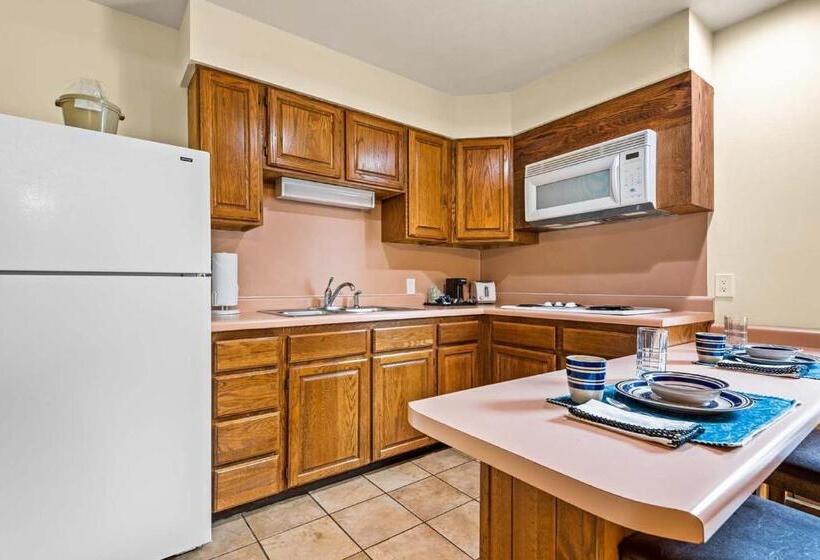 سوییت خانوادگی, Box Canyon Lodge And Hot Springs