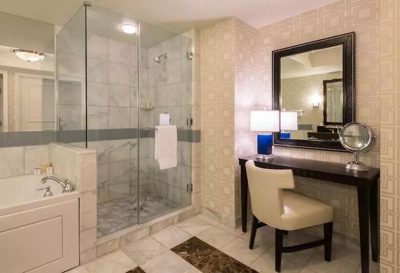 سوئیت اجرایی با تخت کینگ, Caesars Palace