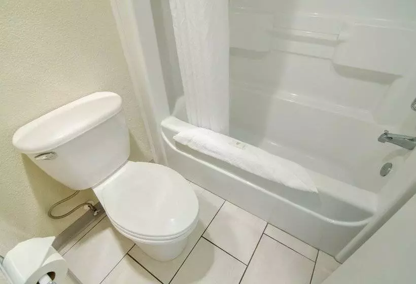 سوییت با چشم‌انداز دریا, Captain's Quarters Resort