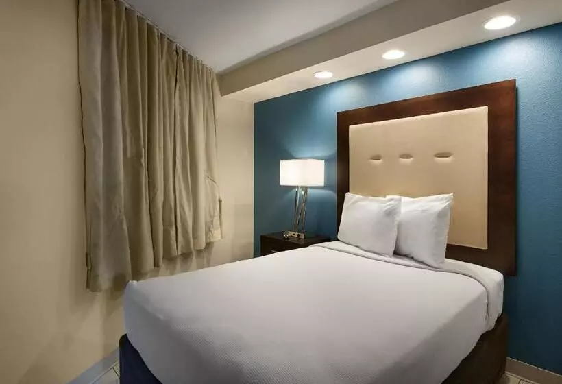 سوییت با چشم‌انداز دریا, Captain's Quarters Resort