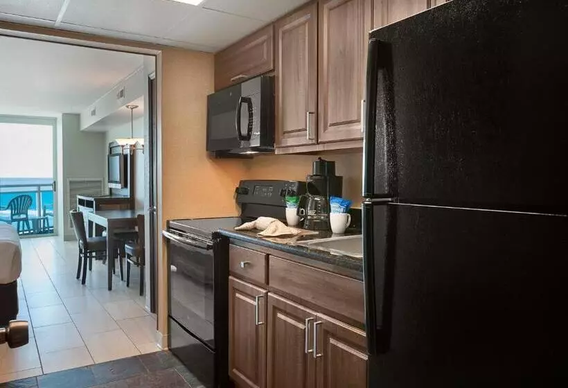 سوییت با چشم‌انداز دریا, Captain's Quarters Resort