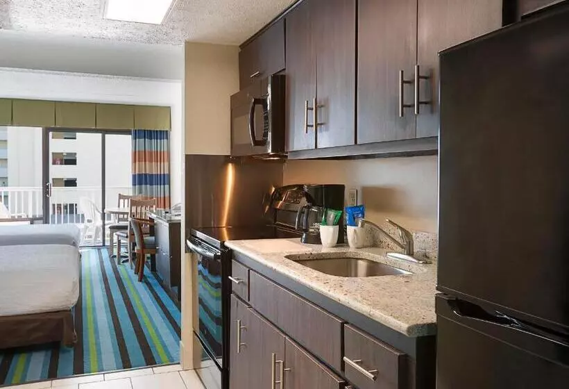 اتاق اساندارد با چشم‌انداز جانبی به دریا, Captain's Quarters Resort