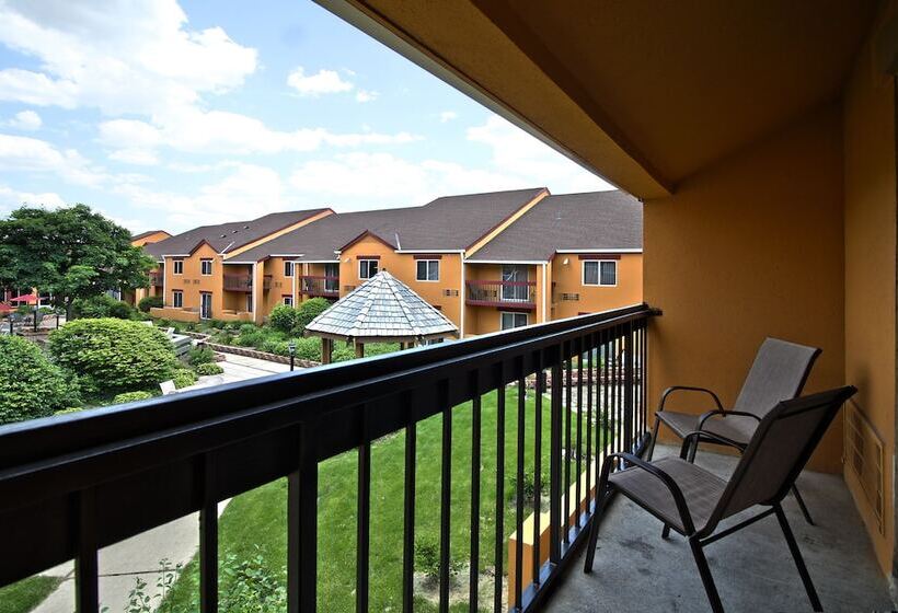 اتاق رویال, Chicago Club Inn & Suite