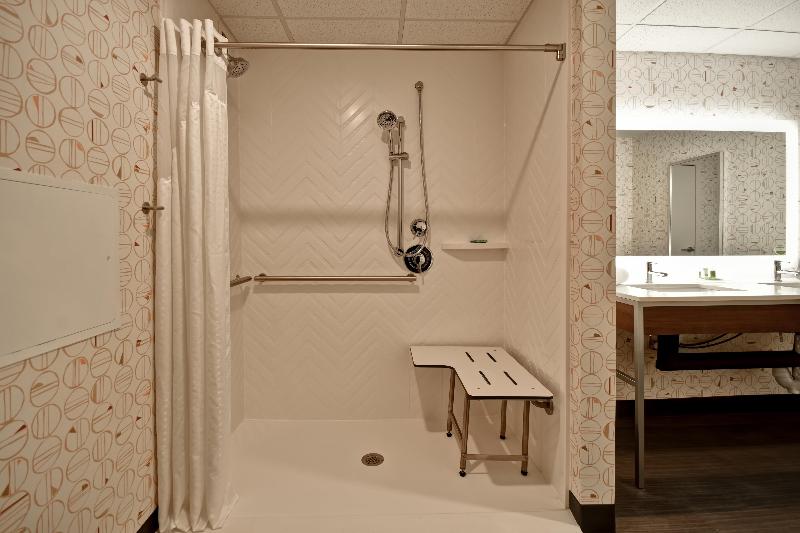 장애인을 위한 킹사이즈 침대 스탠다드 룸, Holiday Inn Lancaster, An Ihg
