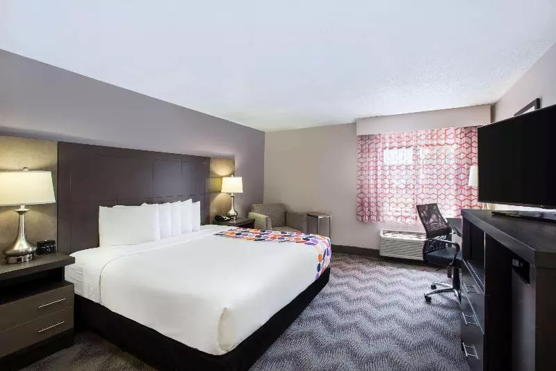 キングサイズベッドのスタンダードルーム, La Quinta By Wyndham Goodlettsville   Nashville