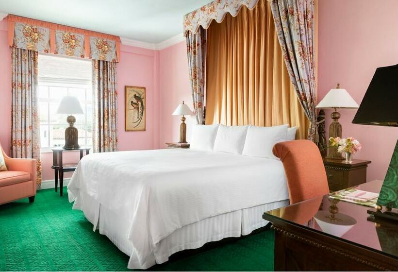 غرفة بريميوم, The Colony