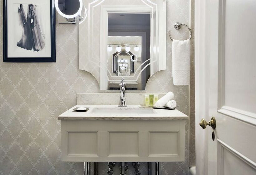 اتاق خانوادگی, The Drake