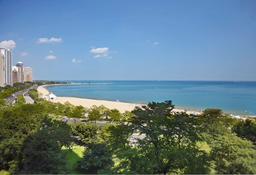 استودیوی استاندارد با تخت دوبل, The Drake