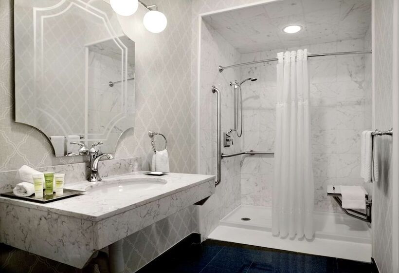 اتاق استاندارد با تخت دوبل برای معلولان, The Drake