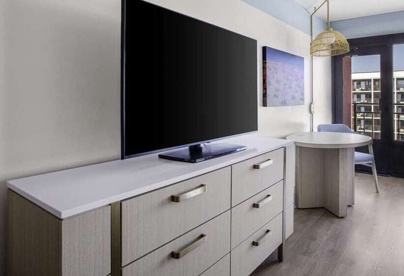 اتاق استاندارد, The Drake