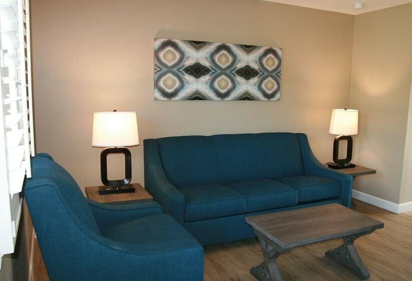 Люкс Повышенной Комфортности, Waterside Suites & Marina