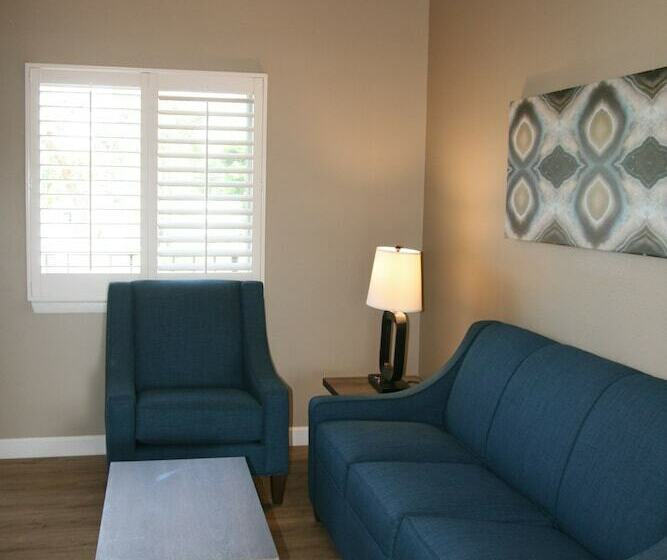 Люкс Повышенной Комфортности, Waterside Suites & Marina