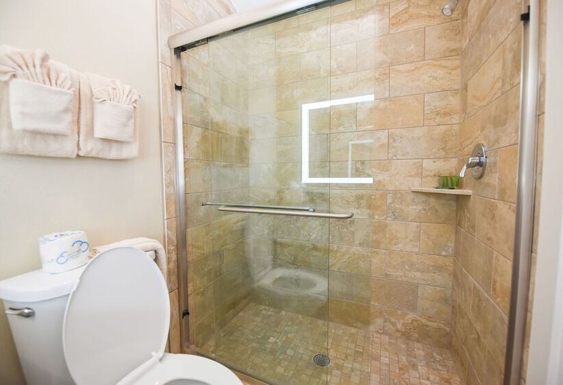 Люкс Повышенной Комфортности, Waterside Suites & Marina