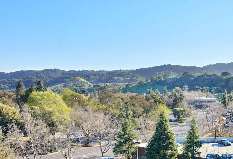 Deluxe Room Mountain View, Ac Hotel By Marriott Pleasanton