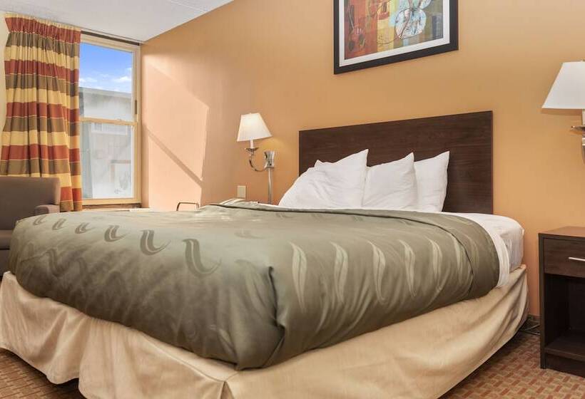 חדר סטנדרט עם מיטת קינג, Quality Inn Bangor Airport