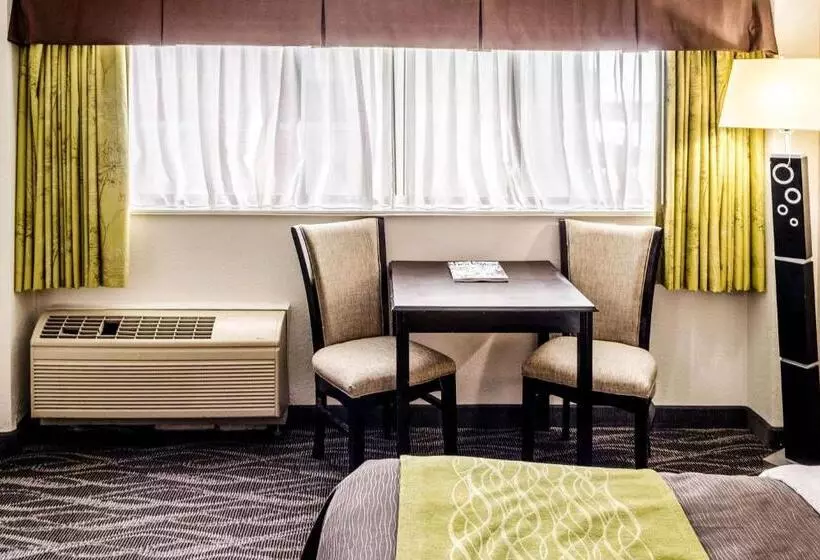 Standard-invahuone, Comfort Inn Downtown Charleston