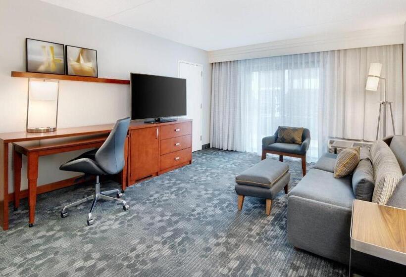 스위트 킹사이즈 침대, Courtyard By Marriott Birmingham Homewood