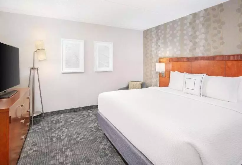 キングサイズベッドのスイートルーム, Courtyard By Marriott Birmingham Homewood