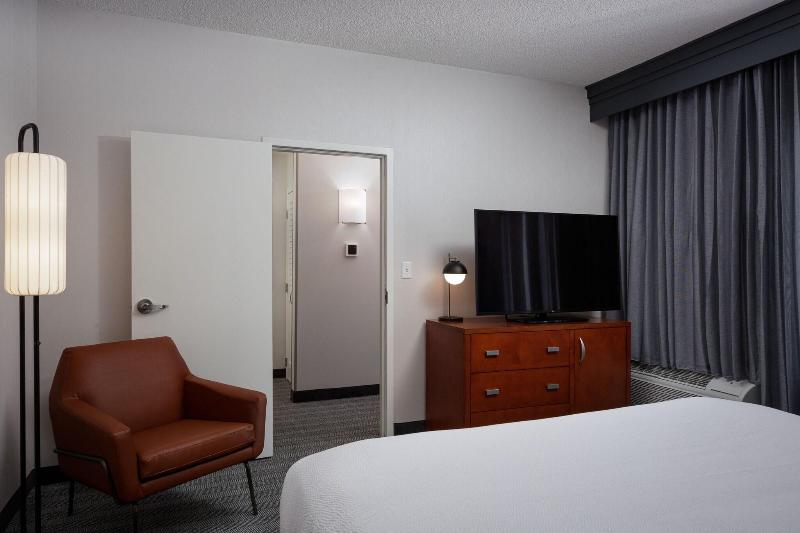 스위트 킹사이즈 침대, Courtyard Denver Tech Center